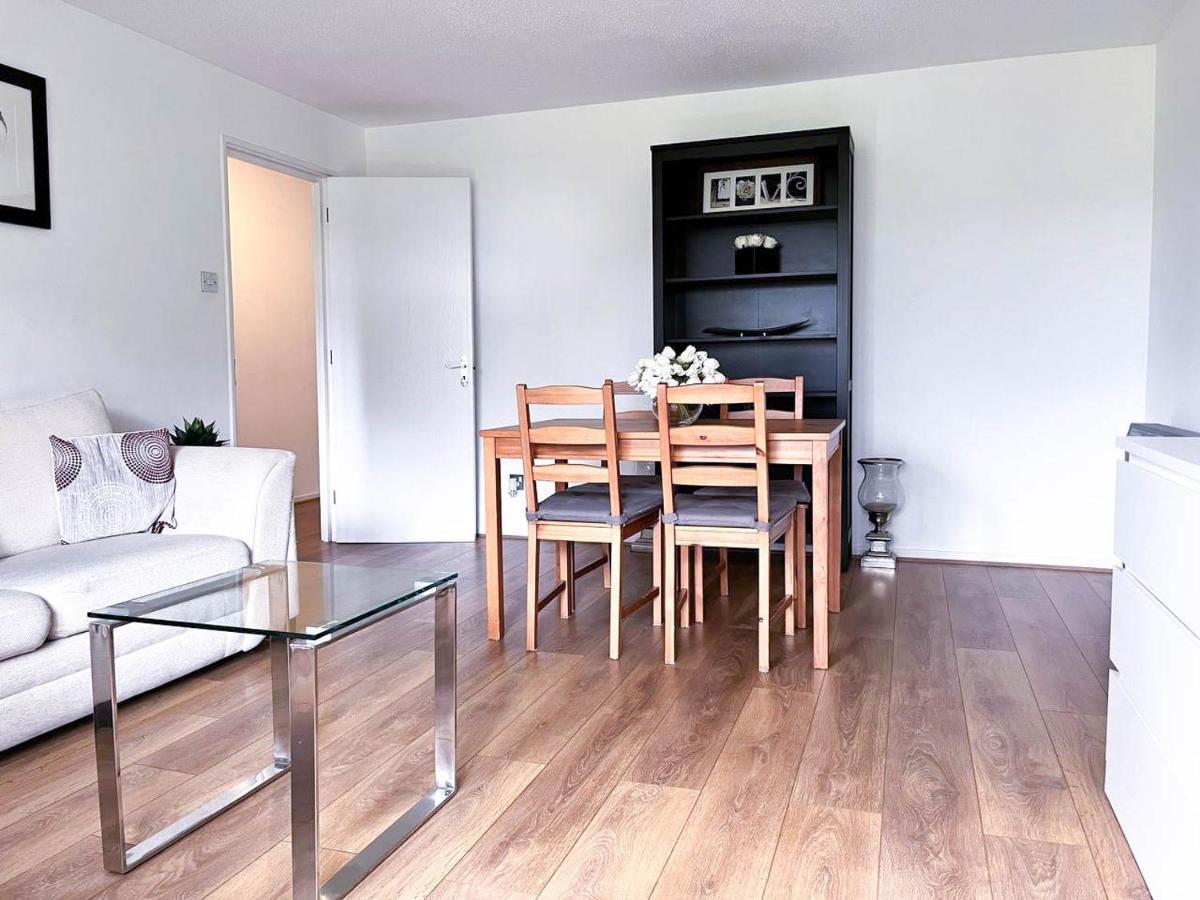 Comfort: 2-bedroom Flat With Parking And Transport Links Londres
