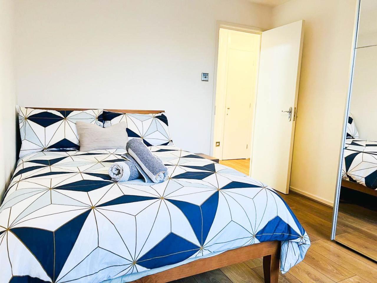 Apartamento Comfort: 2-bedroom Flat With Parking And Transport Links