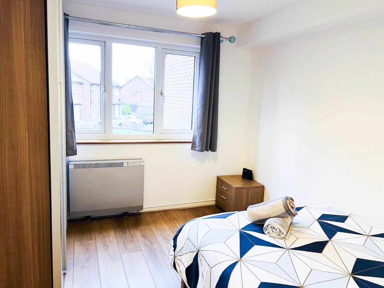 Apartamento Comfort: 2-bedroom Flat With Parking And Transport Links *